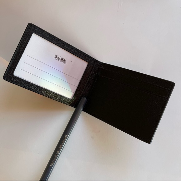 🌎 Coach Card Holder - Picture 2 of 6